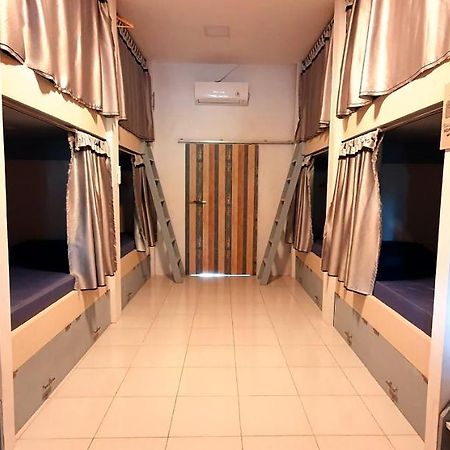 Tiny Room Hostel Toyapakeh Luaran gambar