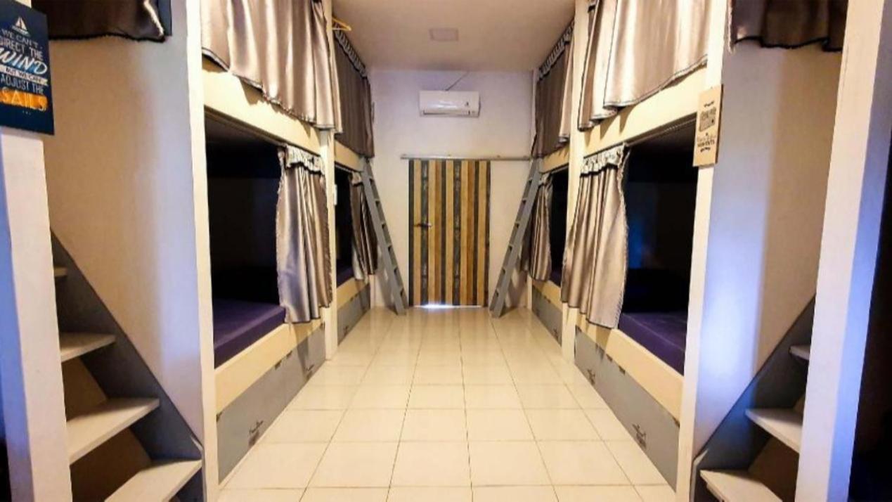 Tiny Room Hostel Toyapakeh Luaran gambar
