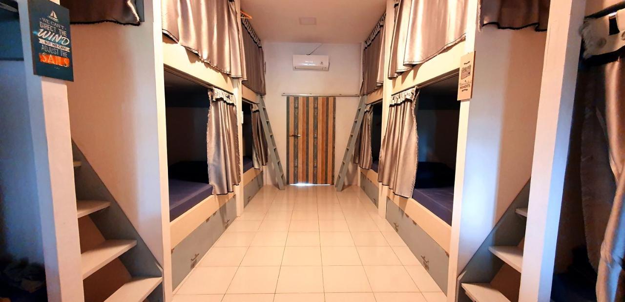 Tiny Room Hostel Toyapakeh Luaran gambar